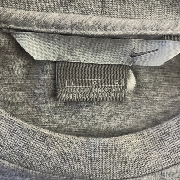 Nike short sleeve t shirt size large - Picture 3 of 3